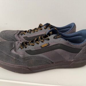Vans AVE Ultimate Waffle Gray Women’s Size 9